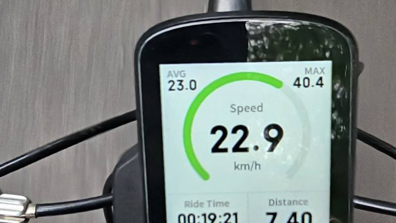 Main riding screen with esential information